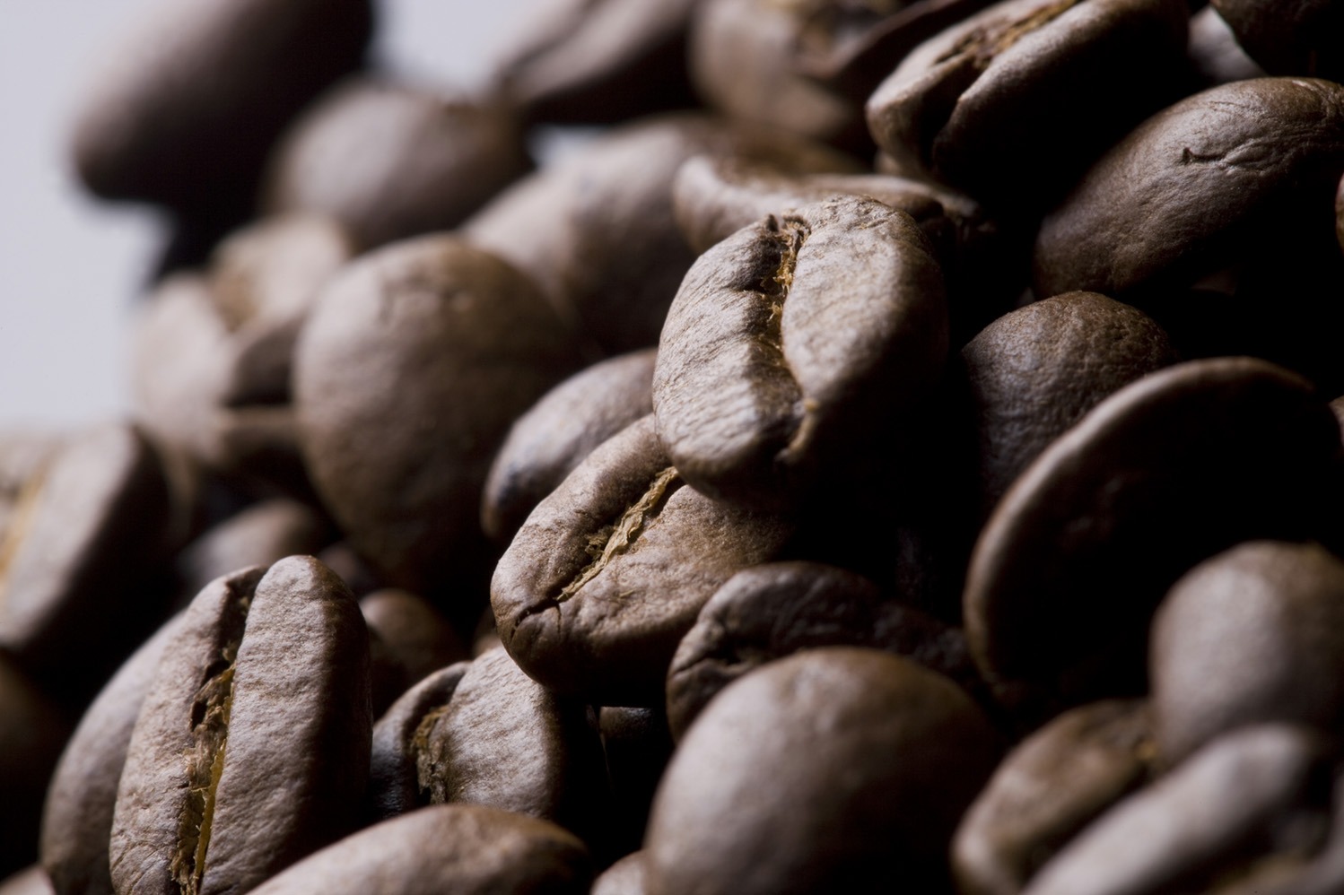 Ароматный кофе в зернах. Кофе в зернах. Кофе «зерновой». Ароматный зерновой кофе.
