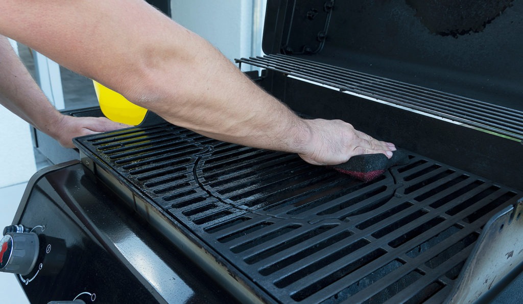 Coffee grounds are a chemical-free way to clean your barbecue grill.