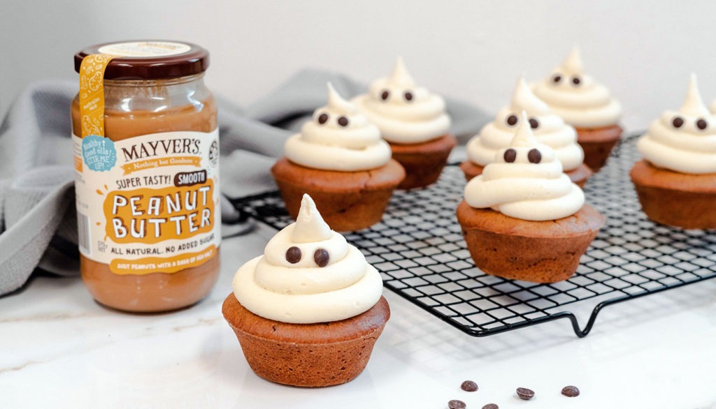 Healthy Halloween treats: choc chip PB muffin ghosts
