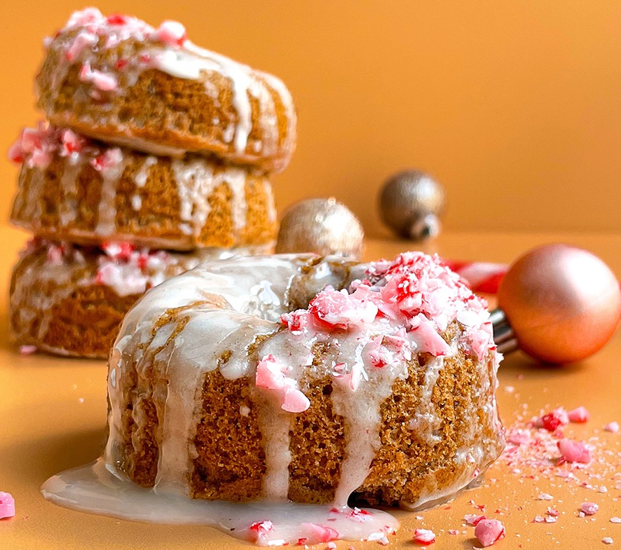 Plant-based Christmas sweets: Christmas gingerbread & candy cane doughnuts